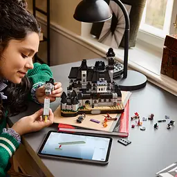 Конструктор LEGO Wednesday Академія Невермор 890 ел. (76788) - мініатюра 14