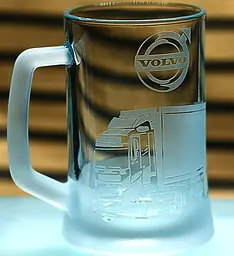 Пивний келих 660 мл Volvo Truck Вольво подарунок для далекобійника кухоль з гравіюванням вантажівки - мініатюра 2