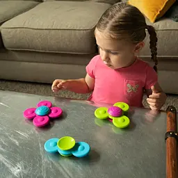 Набір прорізувачів-спіннерів із присосками Fat Brain Toys Whirly Squigz, 3 шт. (F210ML) - мініатюра 4
