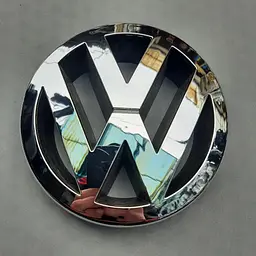 Емблема для Volkswagen Golf 6 B7 Caddy 137 мм пластикова вставна