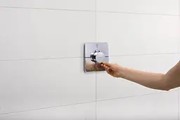 Термостат для душу Hansgrohe ShowerSelect Comfort Q chrome 15583000 - мініатюра 2