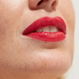 Помада для губ матова Gosh Velvet Touch Matt Lipstick, тон 029 (Runway Red), 4 г - мініатюра 3