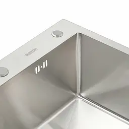 Кухонна мийка Platinum Handmade 580x430x220 (товщина 3,0/1,5 мм корзина та дозатор в комплекті), Нержавіюча сталь - мініатюра 3