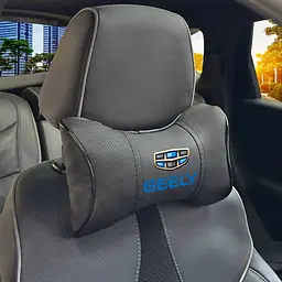 Подушка на підголівник з логотипом Geely Екошкіра 3D Кольоровий лого Чорна-Чорний кант 1 шт