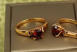 Кільце Xuping Jewelry червоний фіаніт на високих ніжках р 16 золотисте - мініатюра 2