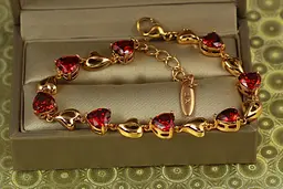Браслет Xuping Jewelry сердечки із червоними каменями на доріжці 17 см 7 мм золотистий
