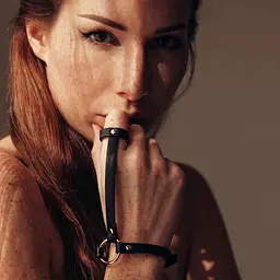 Прикраса на руку Bijoux Indiscrets Maze Simple Hand Piece Black (чорний) - мініатюра 6