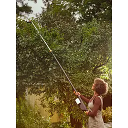Акумуляторний висоторіз до 32 мм Fiskars eTree Pruner Bypass 250-400 см, БЕЗ АКБ (1082340) - мініатюра 3
