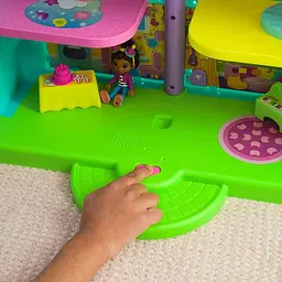 Ігровий набір Gabby's Dollhouse Святковий ляльковий будиночок Габбі (SM36200/6070742) - мініатюра 10