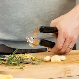 Прес для часнику KitchenAid Classic 19 см чорний (KCG132OHOBE) - мініатюра 7