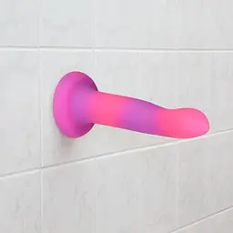 Фалоімітатор Addiction Rave 8″, що світиться в темряві, Glow in the Dark Dildo Pink Purple, 20,3 см - мініатюра 6
