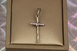 Хрестик Xuping Jewelry зв'язаний бамбуковий хрест 2.4 см сріблястий