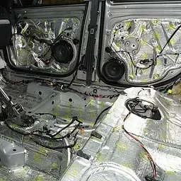 Авто Віброізоляція фольгована Vizol 1.3 мм 700 х 500 мм 1 шт - мініатюра 7