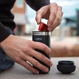 Портативна еспресо-кавоварка Wacaco Nanopresso з адаптером для капсул, механічна, для меленої кави - мініатюра 5