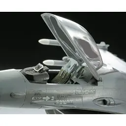 Збірна модель Revell набір до 75-ї річниці US Air Force 3 літаки масштаб 1:72, 250 деталей (RVL-05670) - мініатюра 10