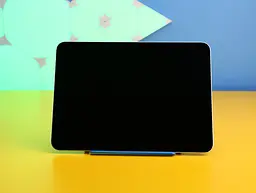 Планшет Apple iPad Pro 11 (2025) 12/256GB Wi-Fi Silver (MDWL4) Б/В - мініатюра 3