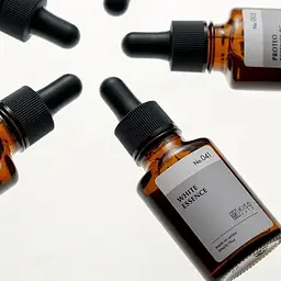 KISOCARE White Essence сироватка з 1% вмістом фулерену та альфа-арбутину, 20 мл - мініатюра 3