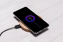 Дерев'яна підставка з бездротовою зарядкою для смартфону EcoWalnut "iCharge" - мініатюра 3