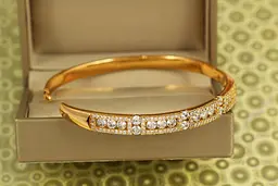 Браслет бенгл Xuping Jewelry Стужа 60 мм на руку від 17 до 19 см золотистий - мініатюра 2