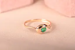 Каблучка з червоного золота з зеленими ізумрудами 22 K-0064 - мініатюра 7