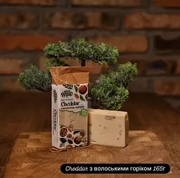 Сир Cheddar з волоськими горіхами 165 грам