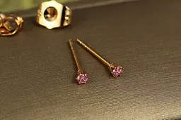 Сережки гвоздики Xuping Jewelry рожеві камінчики 2 мм золотисті