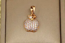 Кулон Xuping Jewelry яблучко з листочком на хвостику 1.5 см золотистий