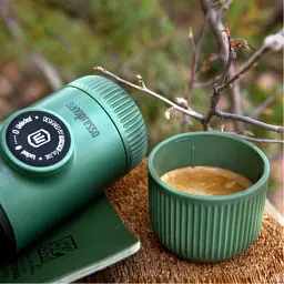 Портативна еспресо-кавоварка Wacaco Nanopresso з чохлом green - мініатюра 3