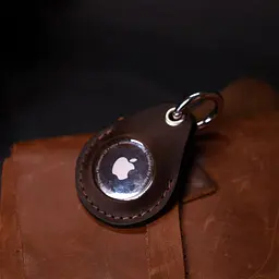 Надійний брелок-тримач для Apple AirTag із вінтажної шкіри Grande Pelle 11615 коричневий - мініатюра 7