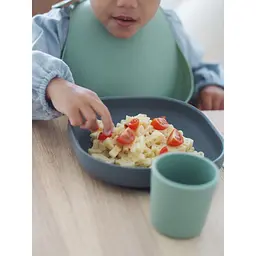 Силіконова тарілка на присосці Beaba Silicone Suction Plate, сіра (913550) - мініатюра 5