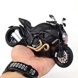 Колекційна масштабна модель мотоцикла TK Group Ducati Diavel Carbon зі світлом, звуком та амортизацією 1:12 - мініатюра 8