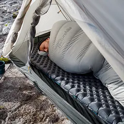 Матрац надувний надлегкий Naturehike CNH22DZ018 з мішком для надування овальний 183 см (Сірий) - мініатюра 7