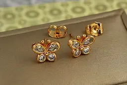 Сережки гвоздики Xuping Jewelry метелик з камінцями в обідку 1 см золотисті