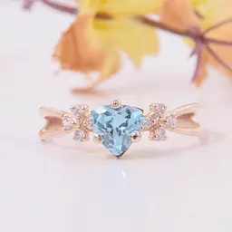 Каблучка з червоного золота з топазом 17 K-0221