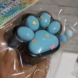 Іграшка-антистрес A-Toys Лапка котика велика 7 см чорна з блакитним - мініатюра 2
