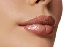 Помада для губ Pupa Miss Ultra Brilliant відтінок 100, 2.4 мл (245100) - мініатюра 2