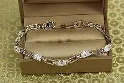 Браслет Xuping Jewelry Манхеттен з білими каменями 19,5 см сріблястий