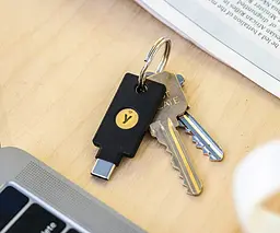 Апаратний ключ Yubico Yubikey 5C NFC USB Type-C (683070) - мініатюра 4