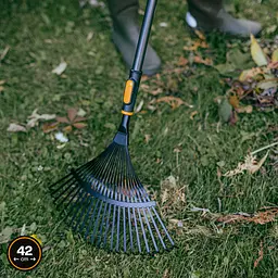 Насадка-граблі для листя металеві Fiskars OneClick™ (1080675) - мініатюра 3
