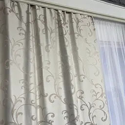 Жакардові штори "вензель" бежевого кольору 2шт. 150х270 з білим шифоновим тюлем 400х270, на тасьмі ALBO pbe0052764 - мініатюра 6