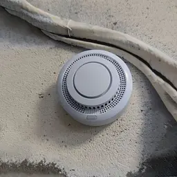 Wi-Fi датчик диму Tuya Smoke Detector з сиреною та оповіщенням на смартфон білий - мініатюра 9