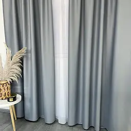 Матові атласні блекаут штори сірого кольору 2шт. 150х270 з білим шифоновим тюлем 400х270, на тасьмі ALBO pbe0052598 - мініатюра 4