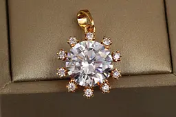 Кулон Xuping Jewelry сонечко з білими каменями 1.7 см золотистий