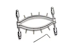 Затискач для статевих губ Master Series Spread'Em Poker Vagina Clamp with Adjustable Pressure Screws - мініатюра 3