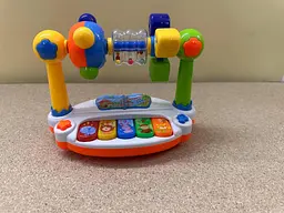 Музична розвивальна іграшка для малюків з клавішами та обертовим брязкальцем ч - мініатюра 4