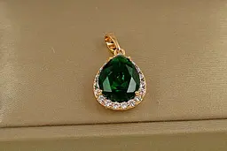 Кулон Xuping Jewelry крапля з зеленим фіанітом у обідку 1.7 см золотистий