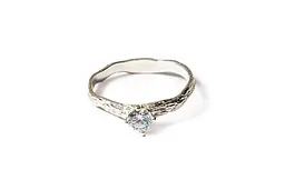Каблучка з білого золота з діамантом 17 K-0313
