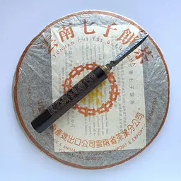 Шу пуер Yunnan Zi TSE Cake 2005 року 357 г