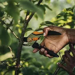 Секатор Fiskars Solid P331 площинний суцільнометалевий (1057163) - мініатюра 3