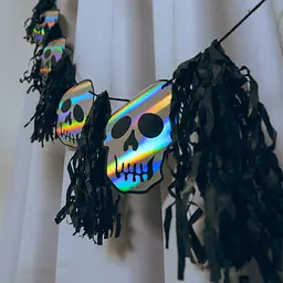 Гірлянда паперова фігурна Yes! Fun Halloween череп з китицею голографічний 3 м (801181) - мініатюра 3